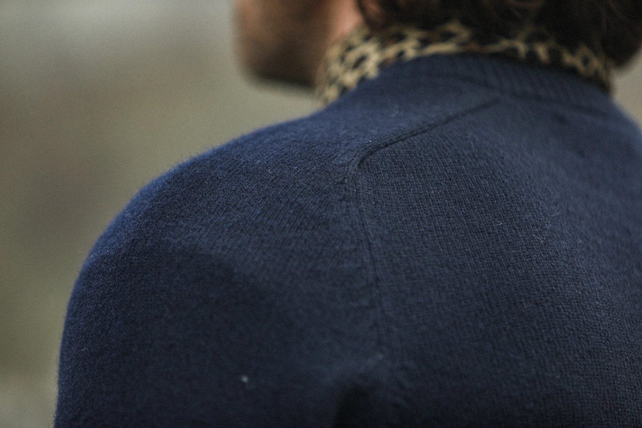 Pull Col Rond Lambswool Marine - Image 8