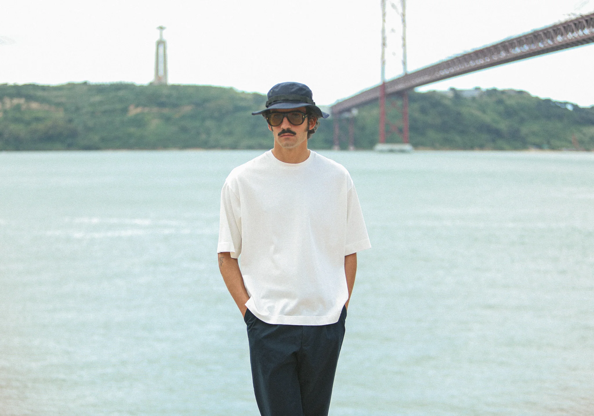 Tee-Shirt Oversize Crème - Image 8