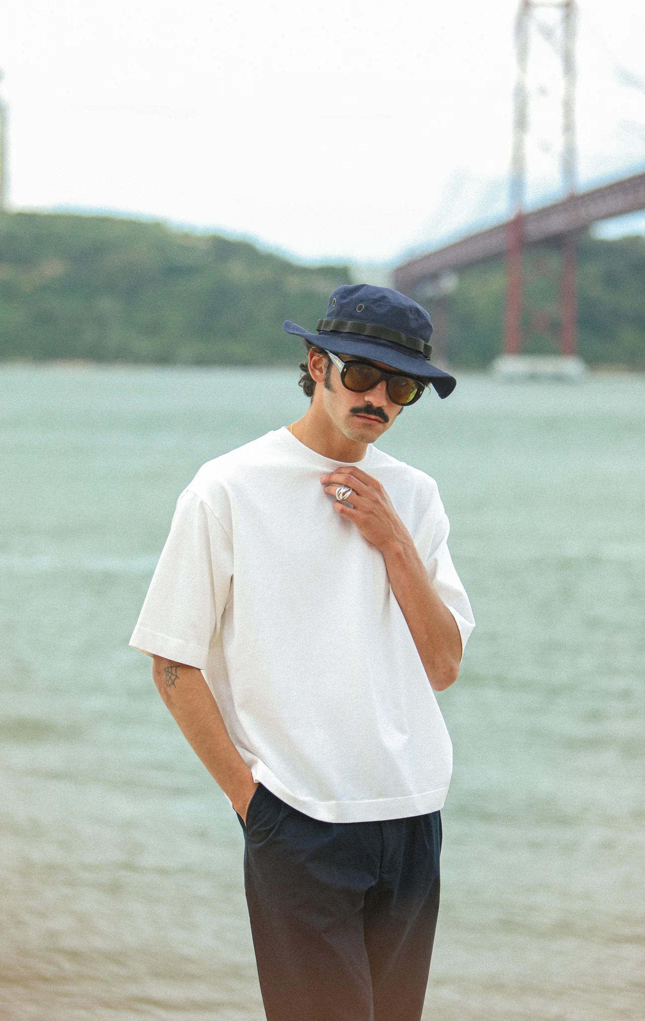 Tee-Shirt Oversize Crème - Image 9
